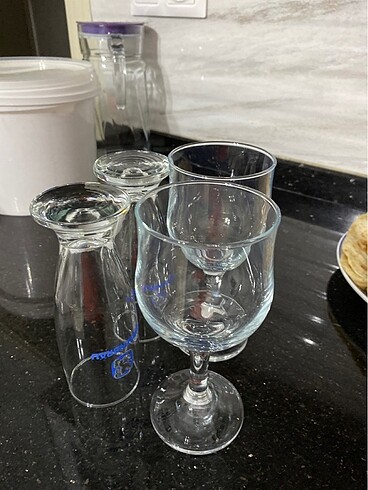 Şarap ve bira bardağı