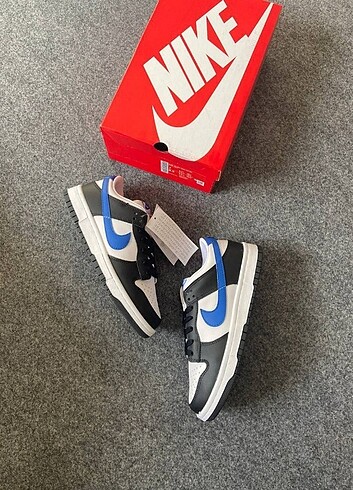Adidas Adidas birinci kalite spor ayakkabı.