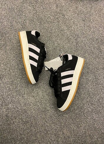 36 Beden çeşitli Renk Adidas birinci kalite spor ayakkabı.