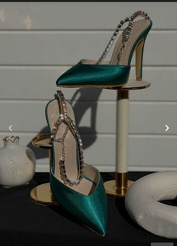 Zara Zümrüt yeşili saten topuklu ayakkabı 