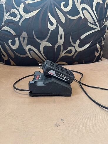 Bosch 18v-20 şarj aleti