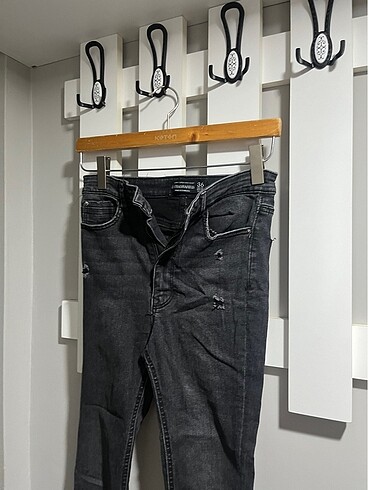 36 Beden siyah Renk stradivarius marka siyah renk yüksek bel skiny jean 36 beden