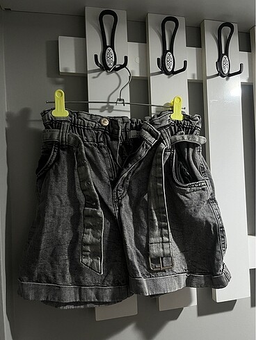 Bershka bershka marka gri renkli kot şort 36 beden