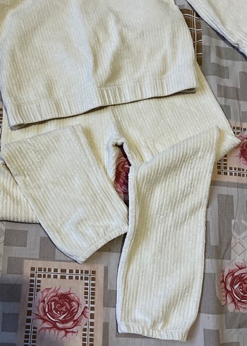 Beyaz Örgü Kız Bebek Takımı Uzun Kollu - Görsel 3