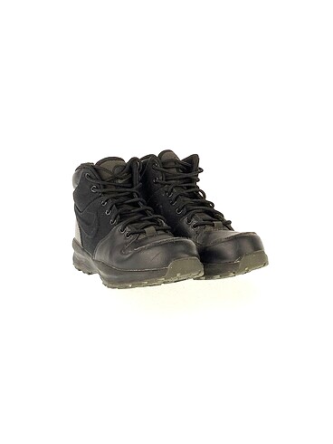 Nike Nike Bot %70 İndirimli.