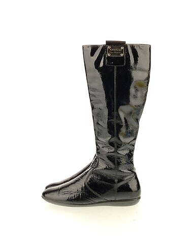 Guess Çizme %70 İndirimli.