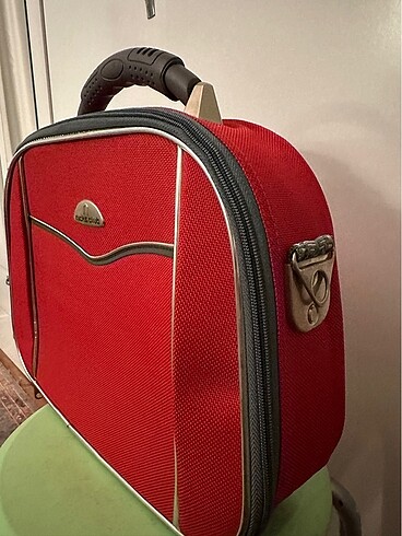  Beden kırmızı Renk Kilitli makyaj aksesuar kabin boy çanta