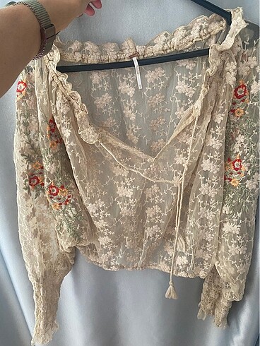 Free People el işlemeli bluz