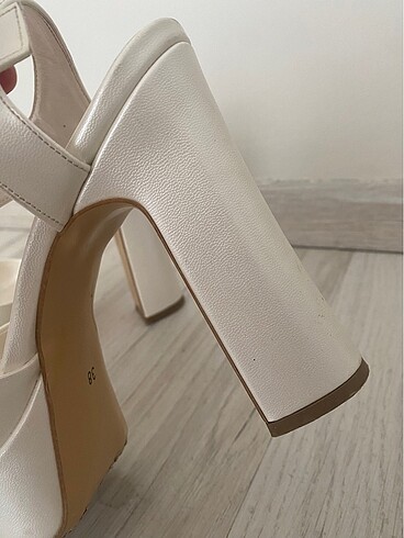 Beyaz ayakkabı - Görsel 3