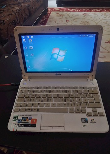 Beyaz LG Dizüstü Bilgisayar