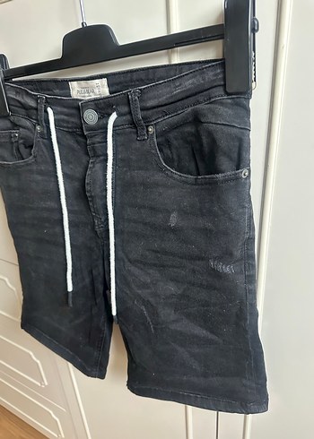 Pull and bearKemerli Siyah Erkek Denim Mini Şort - Görsel 4