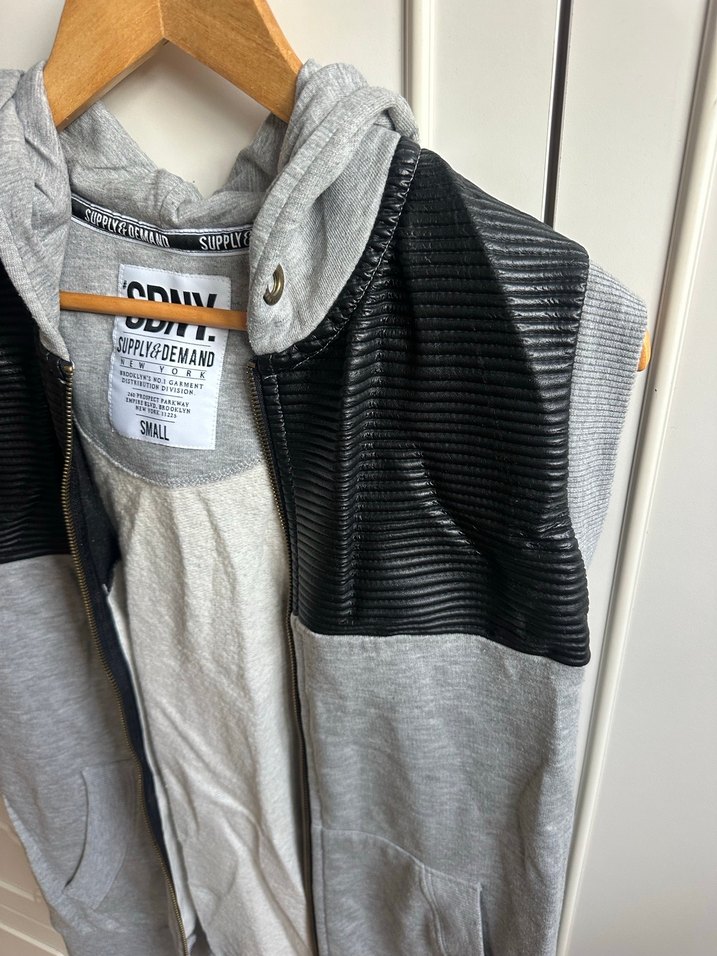 Erkek Gri Kapüşonlu Fermuarlı Yelek - Görsel 4