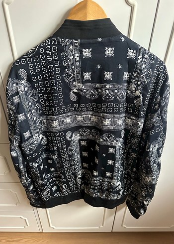 Zara Siyah Baskılı Fermuarlı Ceket - Görsel 7