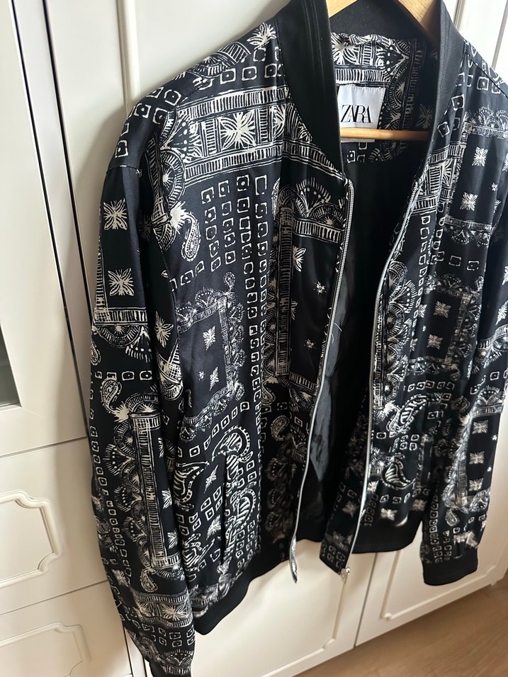 Zara Siyah Baskılı Fermuarlı Ceket - Görsel 5