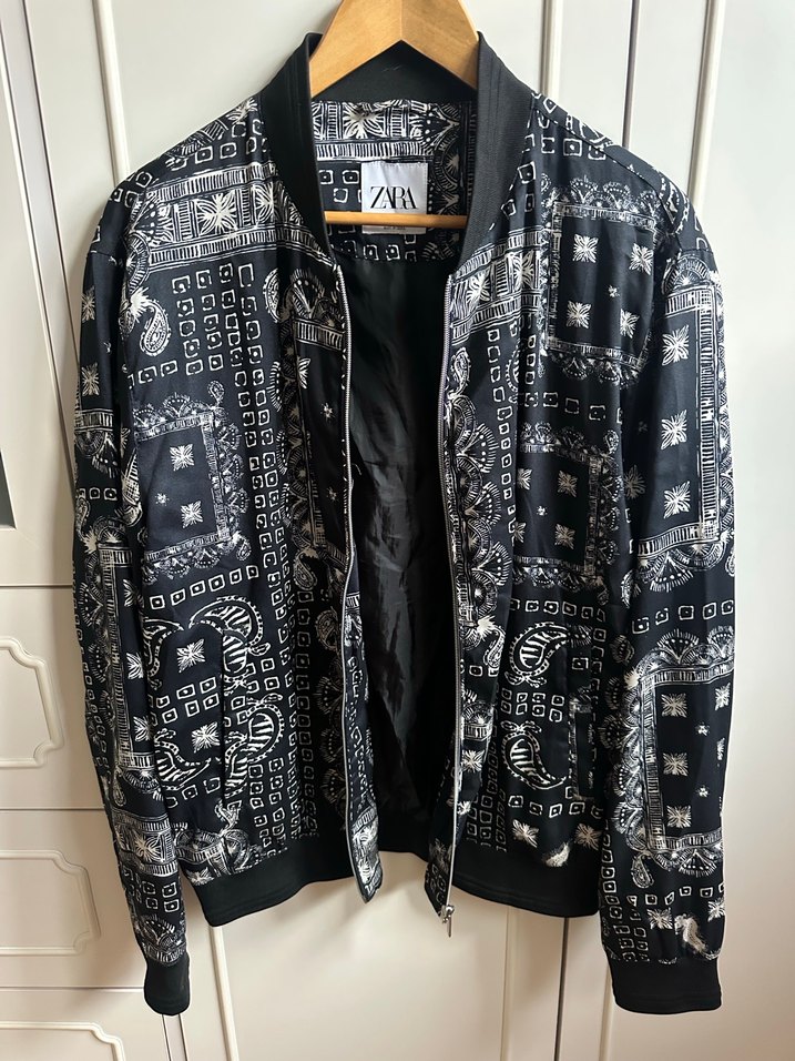 Zara Siyah Baskılı Fermuarlı Ceket - Görsel 3