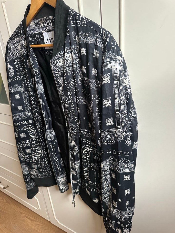 Zara Siyah Baskılı Fermuarlı Ceket - Görsel 4