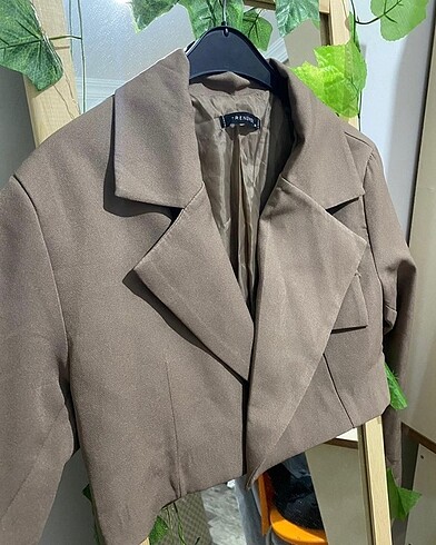 Trendyol & Milla Kısa blazer ceket