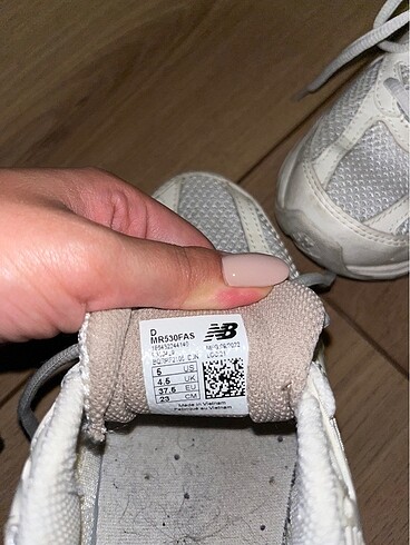 37,5 Beden beyaz Renk New Balance 530