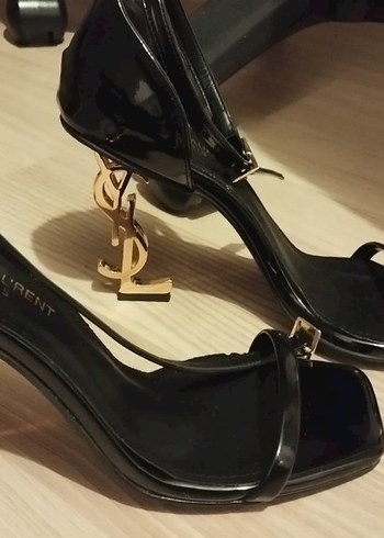 Yves Saint Laurent diğer