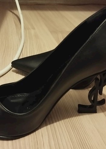 Yves Saint Laurent diğer