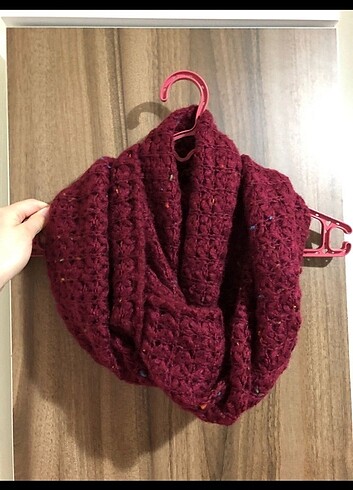 Bordo el emeği boyunluk atkı.