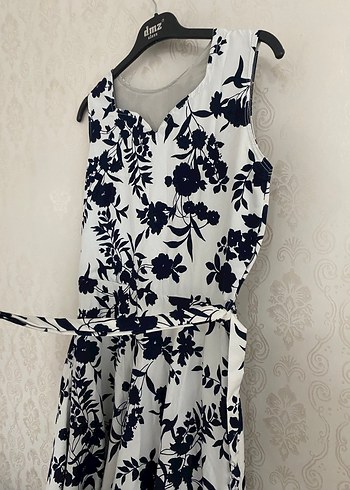 V Yaka Pileli Çiçekli Uzun Beyaz Elbise - Görsel 2