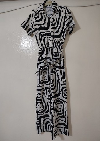 2K Soyut Desenli Siyah Beyaz Gomlek Tulum