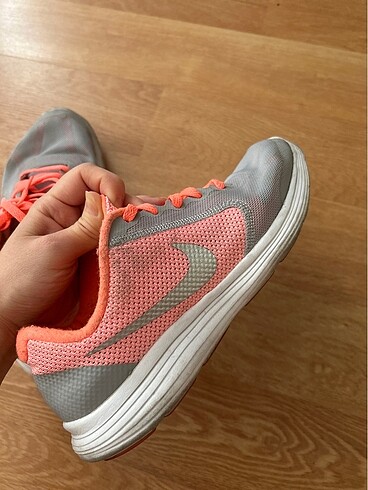 38,5 Beden Nike koşu ayakkabısı