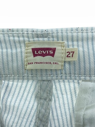 27 Beden beyaz Renk Levis Jean / Kot Şort %70 İndirimli.