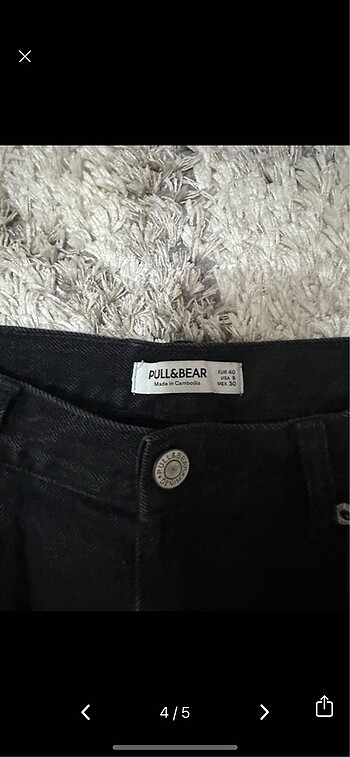 Pull and Bear Yırtıklı siyah şort
