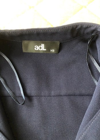 Lacivert V Yakalı Kadın Gömlek - Görsel 5