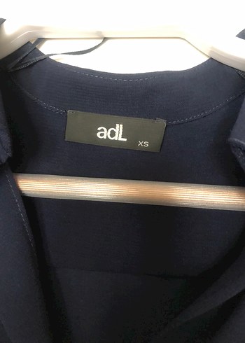 Lacivert V Yakalı Kadın Gömlek - Görsel 2