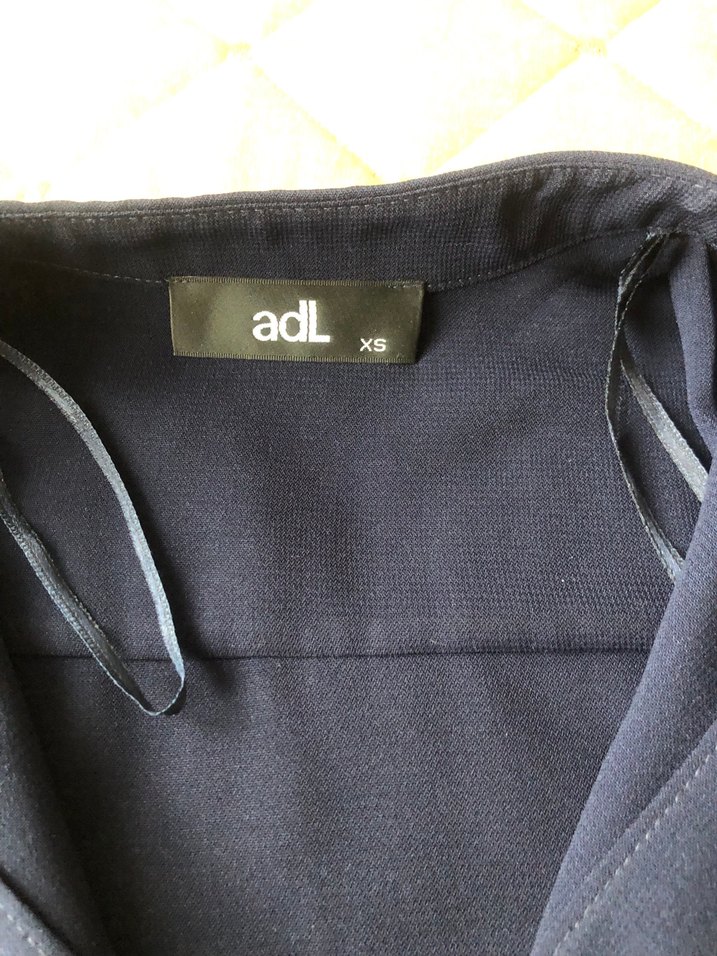 Lacivert V Yakalı Kadın Gömlek - Görsel 5