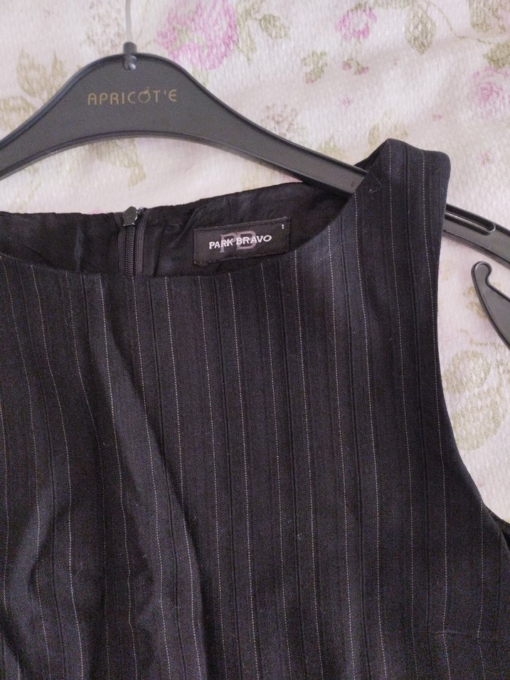 Siyah Pilili Midi Kolsuz Ofis Elbisesi Park Bravo - Görsel 3