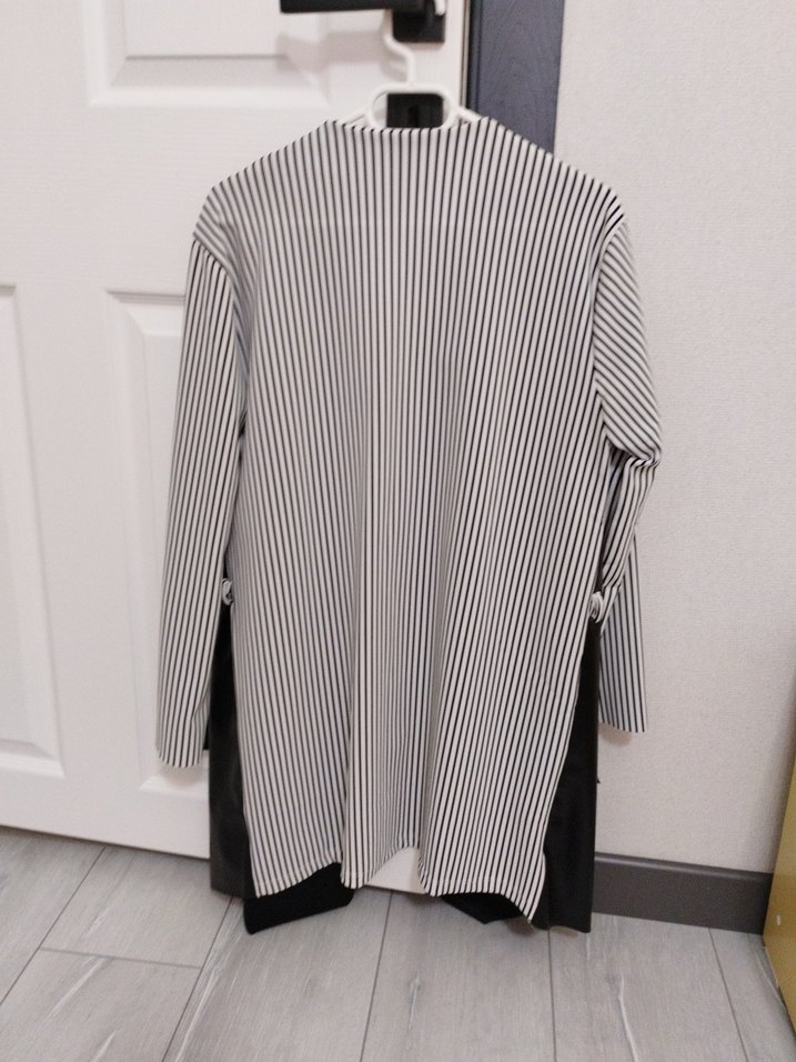 Siyah Deri Drapeli Midi Yelek - Görsel 5