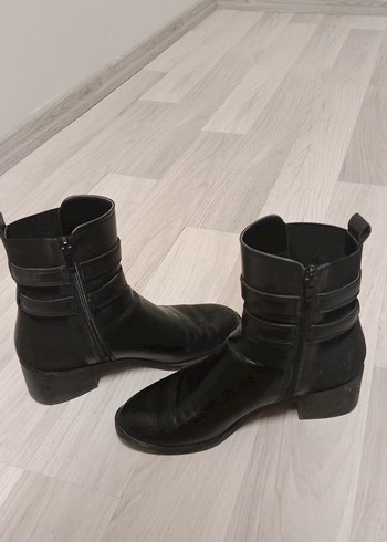 Siyah Deri Tokalı Kadın Bot - Görsel 2