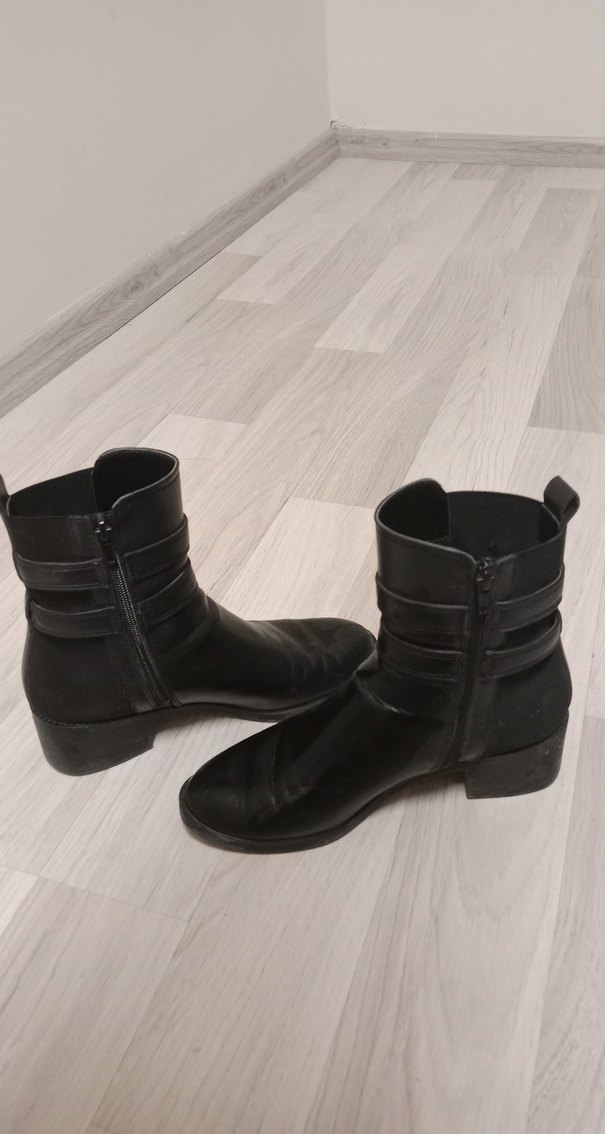 Siyah Deri Tokalı Kadın Bot - Görsel 2