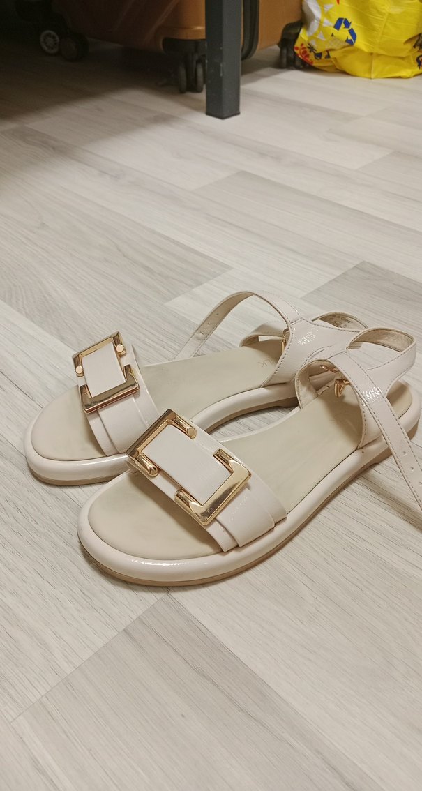 Kadın Beyaz Tokalı Blok Topuklu Sandalet - Görsel 2