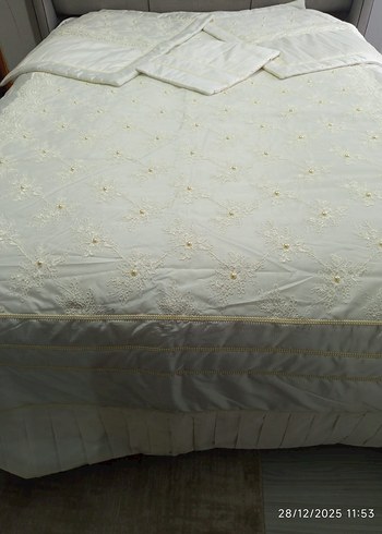 Dantelli KırıkBeyaz Yatak Örtüsü - Görsel 3