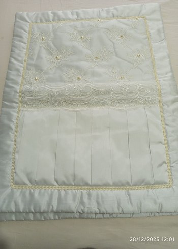 Dantelli KırıkBeyaz Yatak Örtüsü - Görsel 5