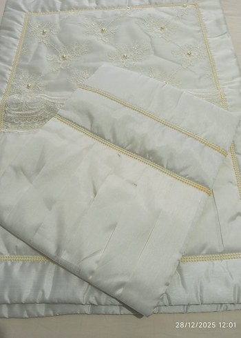 Dantelli KırıkBeyaz Yatak Örtüsü - Görsel 4