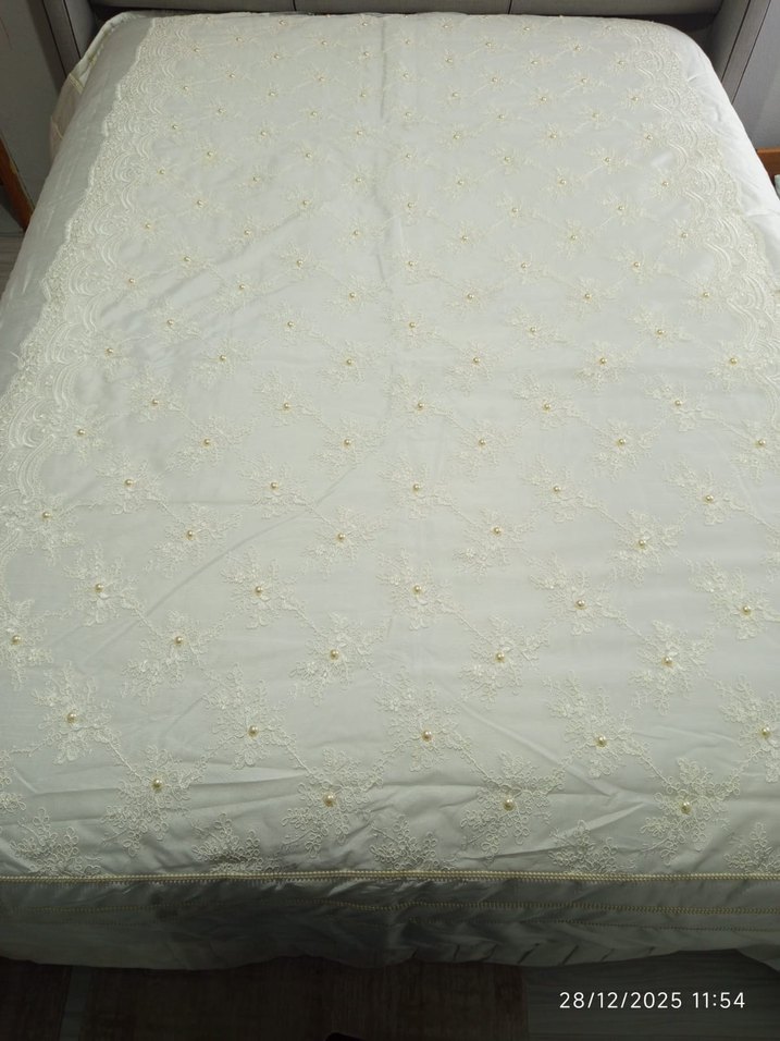 Dantelli KırıkBeyaz Yatak Örtüsü - Görsel 2