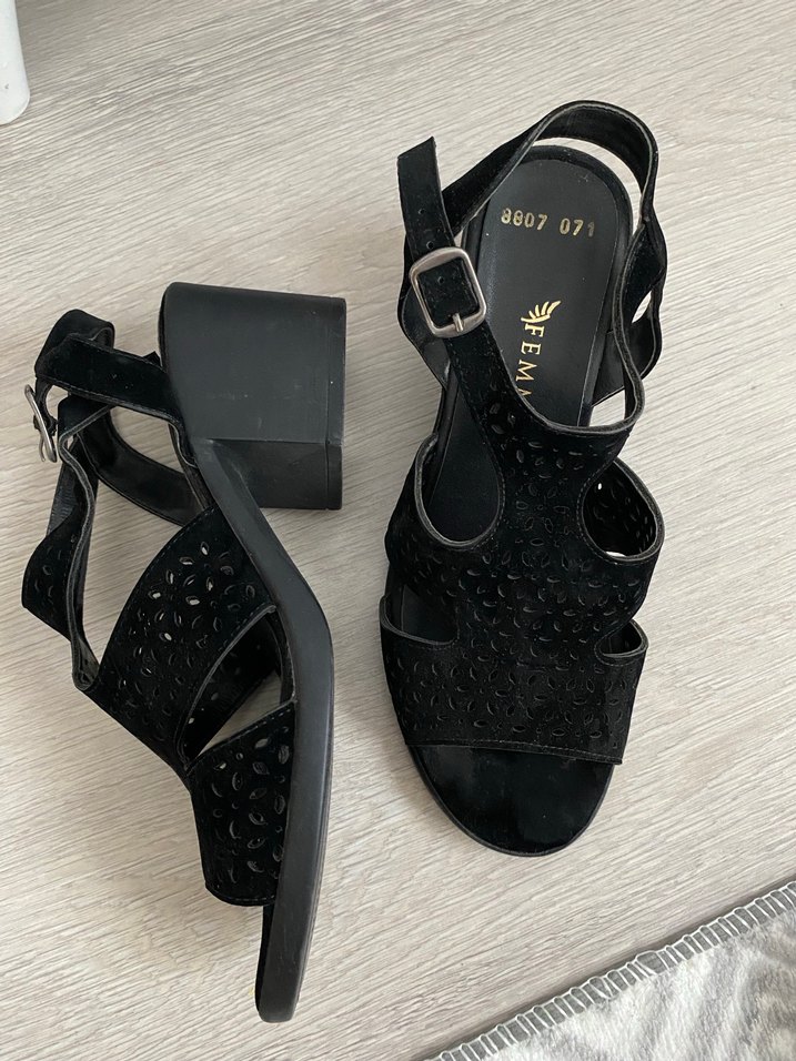 Kemerli Siyah süet dokulu  Dolgu Topuklu Ayakkabı - Görsel 2