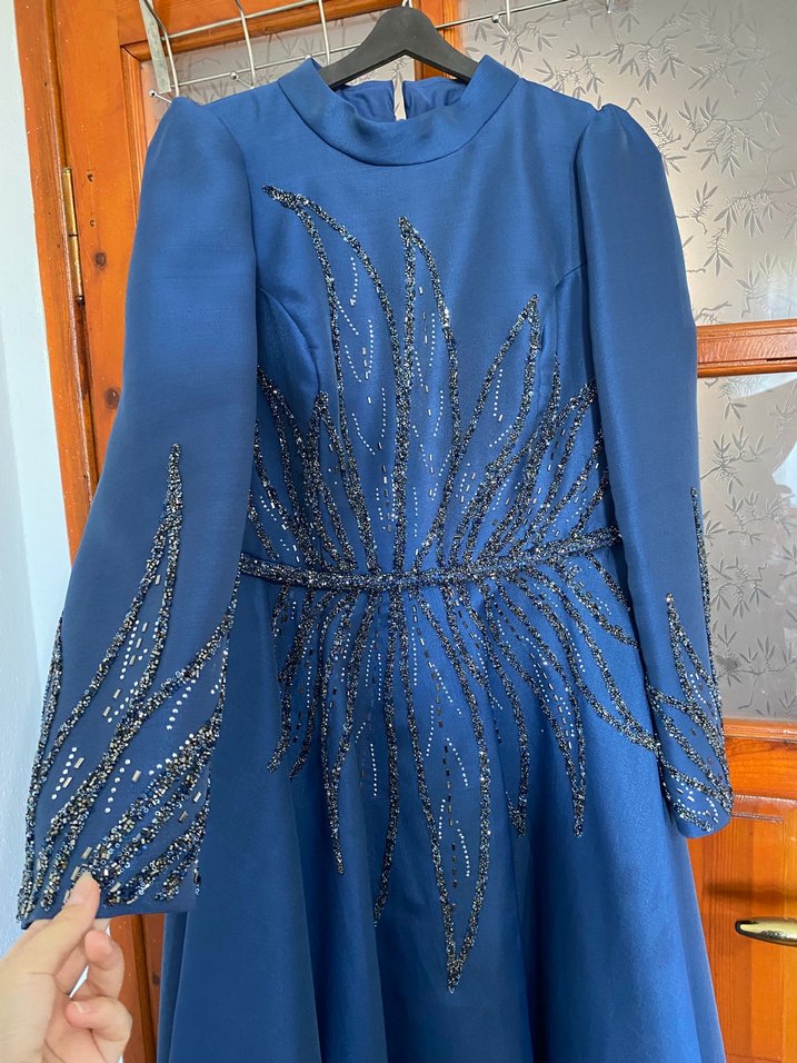 Mavi İşlemeli Uzun Kollu Abiye Elbise - Görsel 2