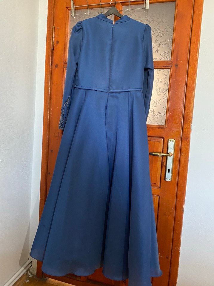 Mavi İşlemeli Uzun Kollu Abiye Elbise - Görsel 4