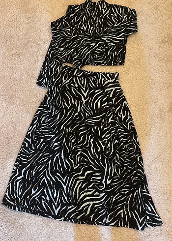 Uzun Zebra Desenli etek bluz takım