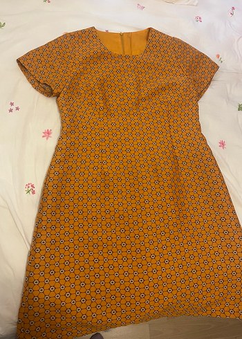 Sarı Desenli Kısa Kollu Dokuma Elbise - Görsel 2