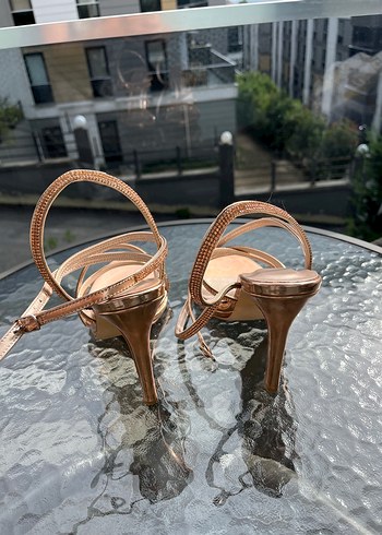 Zara Altın Renkli, Yılan Desenli Stiletto Topuklu Kadın Ayakkabı