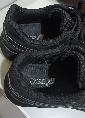 37 Beden siyah Renk Asics spor ayakkabi