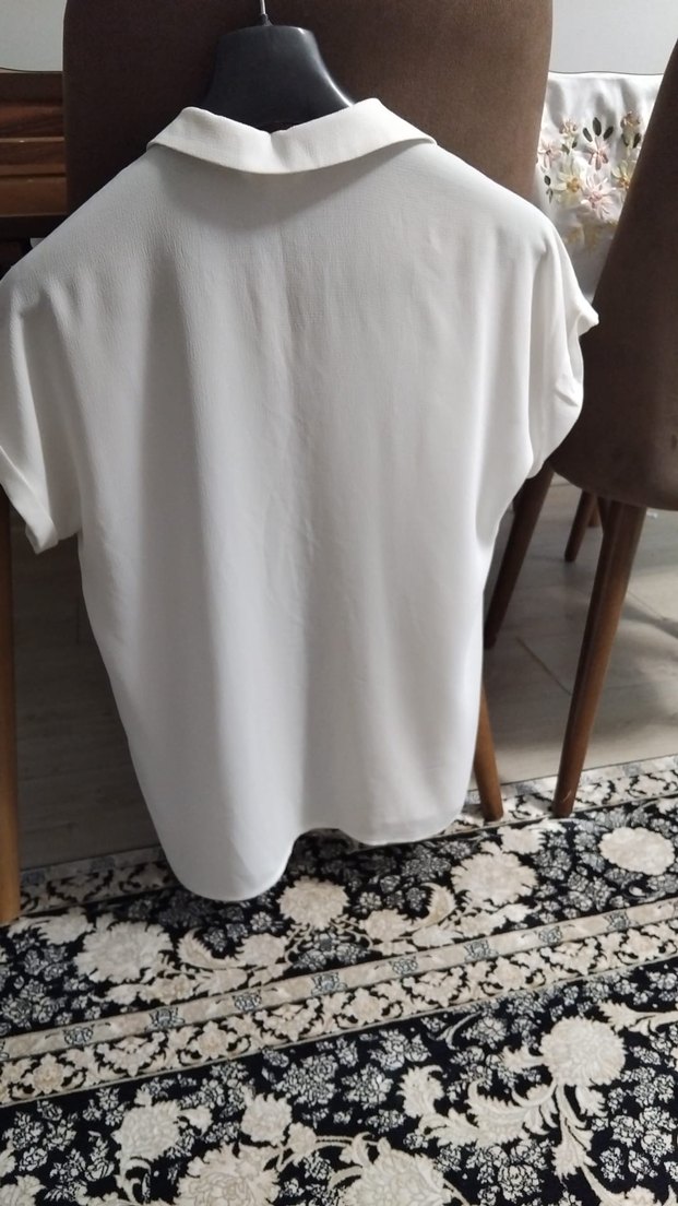 Gri Şeritli Beyaz Kısa Kollu Kadın Gömlek - Görsel 2